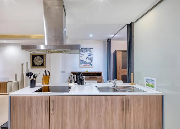 Spacious & Chic 1 Bedroom In Waterfront Gspi1-1