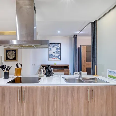 Spacious & Chic 1 Bedroom In Waterfront Gspi1-1