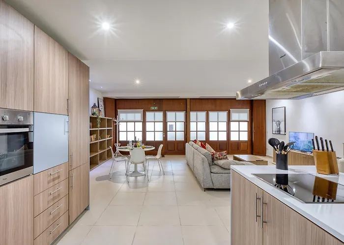 Spacious & Chic 1 Bedroom In Waterfront Gspi1-1